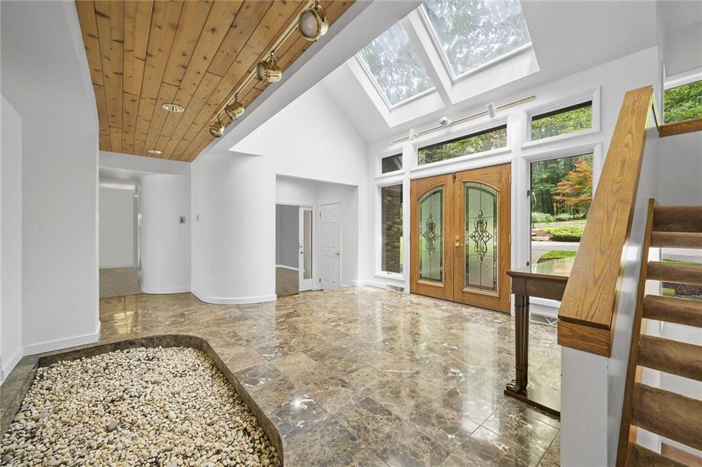 958 Blackburn Road Sewickley, PA 15143 - Photo 9 of 49 a view of an entryway