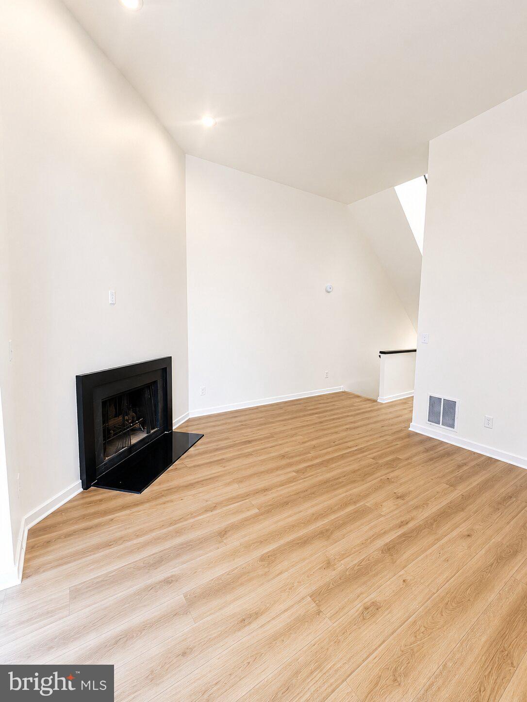 406 15th Street Southeast, Unit B Washington, DC 20003 - Photo 6 of 17