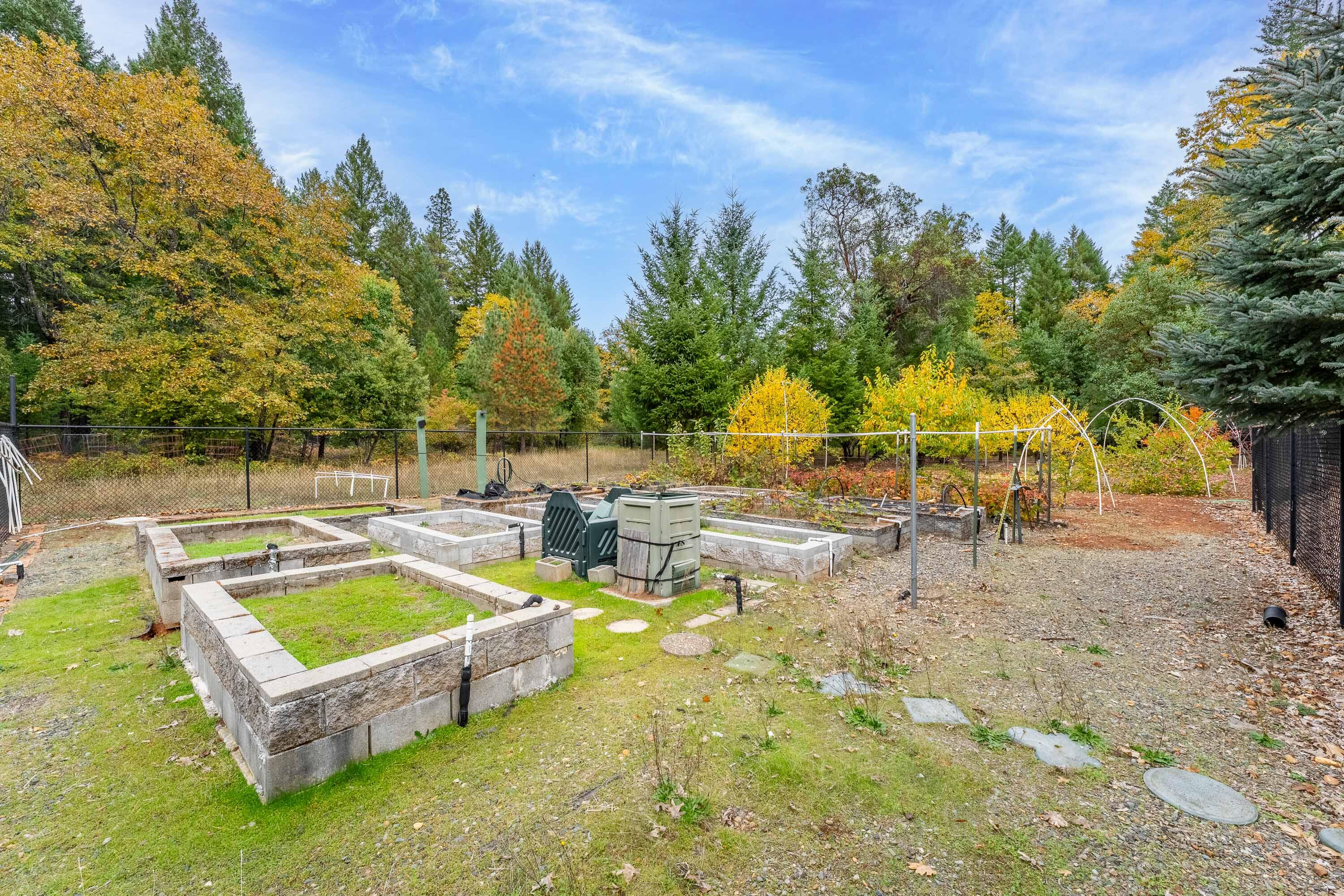 335 Cornett Lane Cave Junction, OR 97523 - Photo 45 of 55 EXT (12 of 23)
