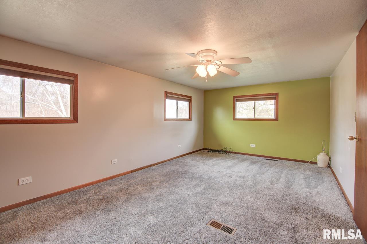 2711 Cleveland Street Clinton, IA 52732 - Photo 8 of 21 Gallery Image 8