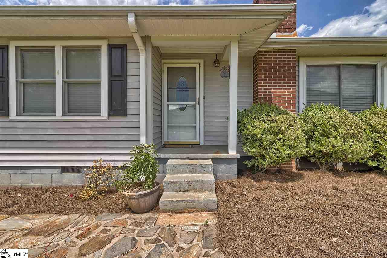 612 East Preston McDaniel Road Pickens, SC 29671 - Photo 3 of 36