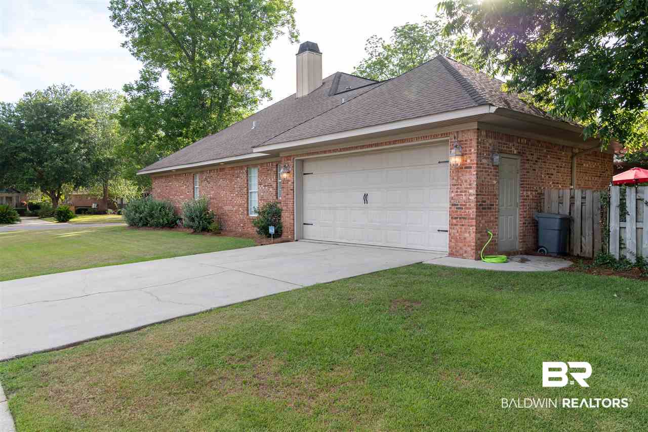 9030 Lake View Drive Fairhope, AL 36532 - Photo 2 of 34