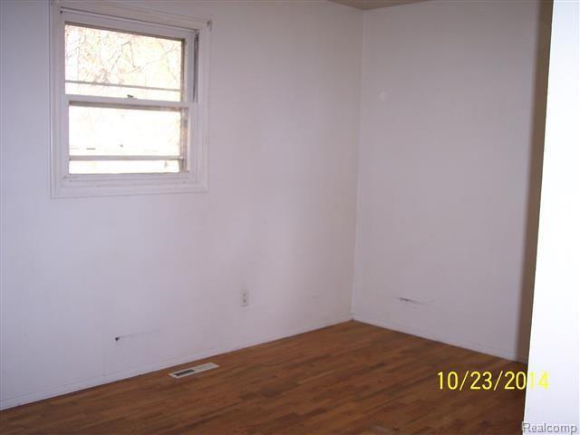 5441 Hopkins Road Flint, MI 48506 - Photo 10 of 18 bedroom (2).jpg