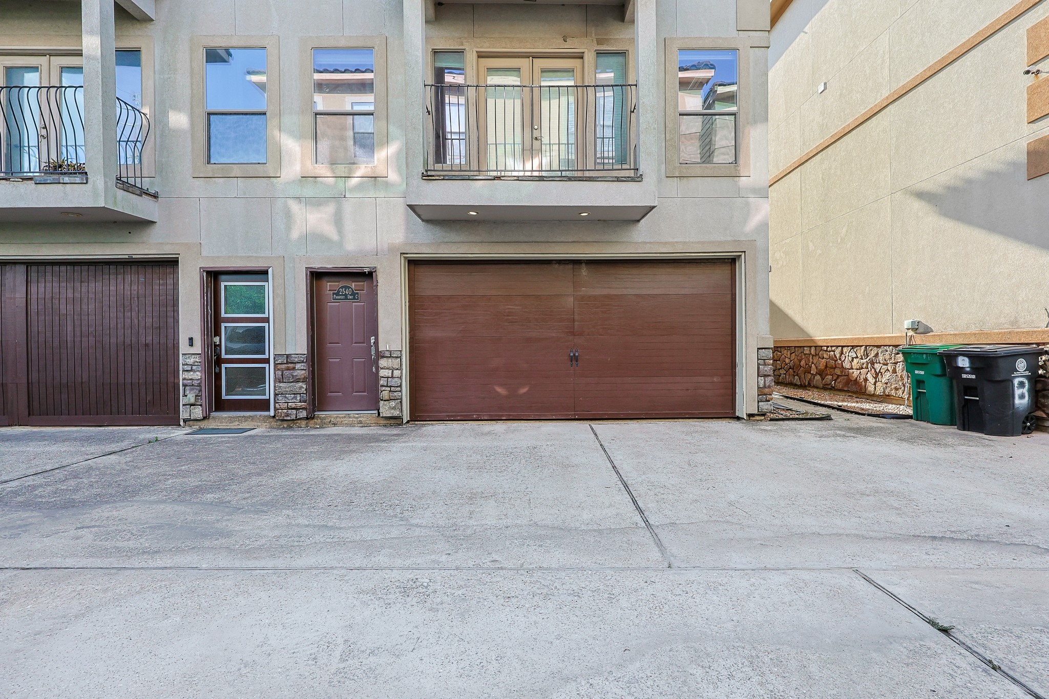 2540 Prospect Street, Unit C Houston, TX 77004 - Photo 2 of 31 a house view with outdoor space