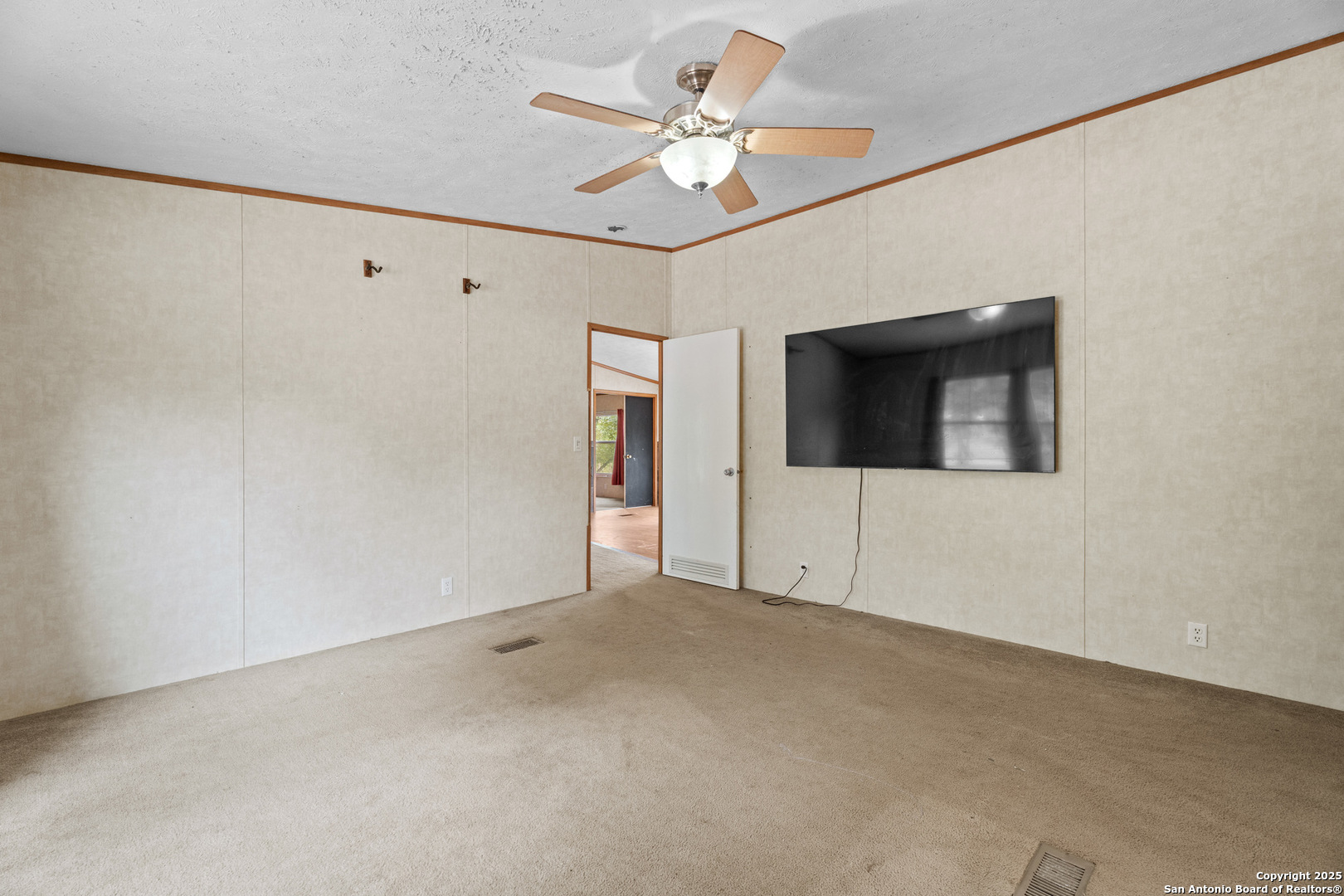 1100 Big Leaf Road San Antonio, TX 78264 - Photo 8 of 26 a view of an empty room