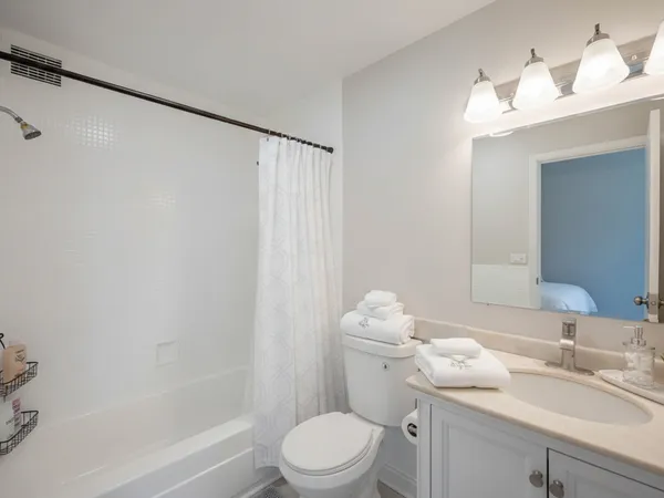 $224,900 | 5201 South Cornell Avenue, Unit 4B, Chicago, IL 60615