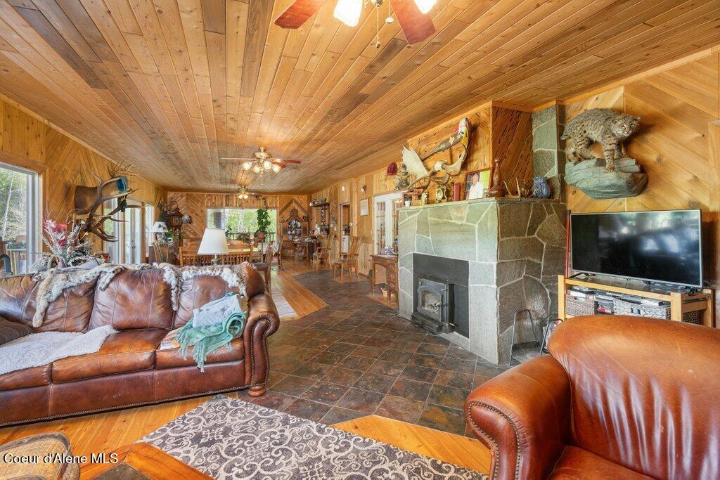 784 Twin River Road Athol, ID 83801 - Photo 12 of 55 living Room