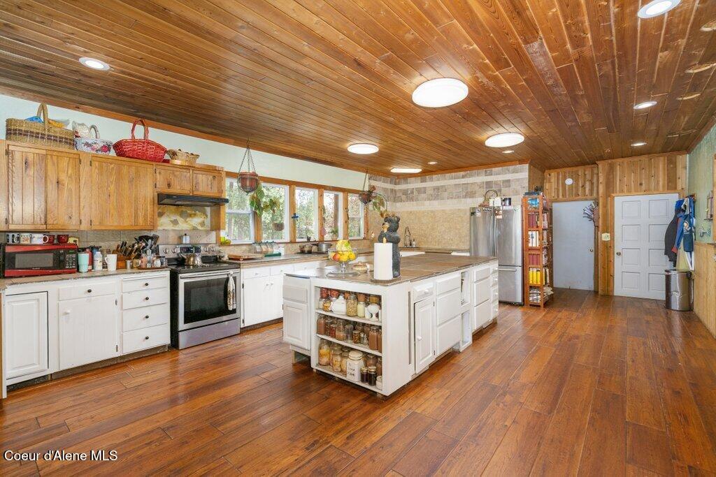 784 Twin River Road Athol, ID 83801 - Photo 17 of 55 Kitchen