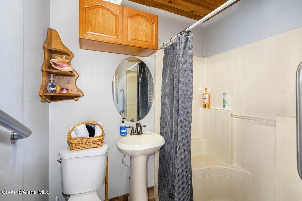 784 Twin River Road Athol, ID 83801 - Photo 27 of 55 Bath in Bedroom 1