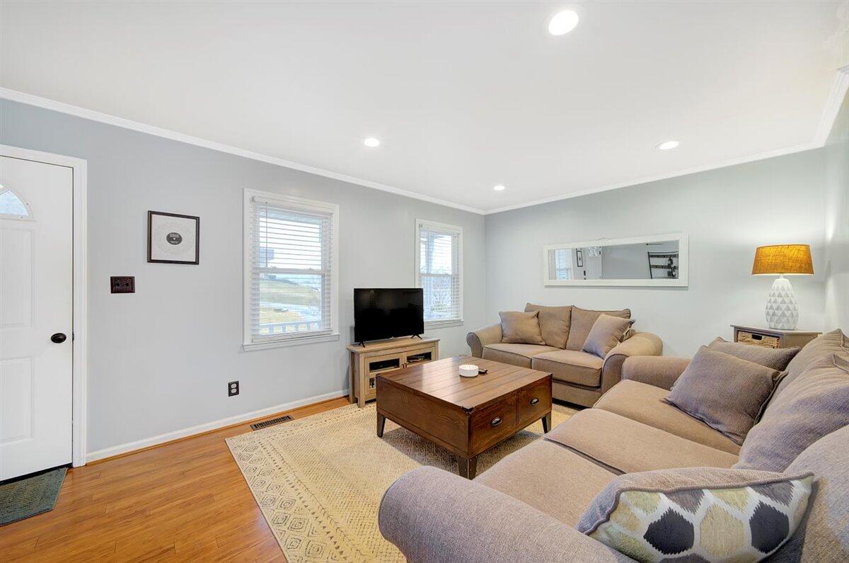 71 Wendover Road Daleville, VA 24083 - Photo 4 of 29 Living Room