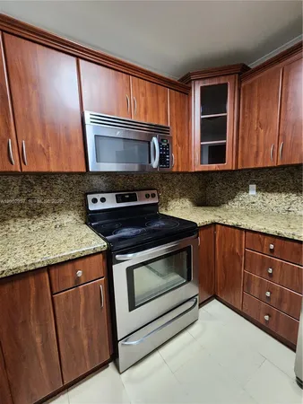 $3,000 | 6485 Southwest 129th Avenue, Miami, FL 33183