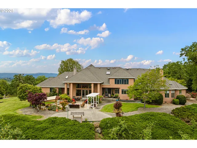 $2,500,000 | 375 Bella Hls Lane, Roseburg, OR 97471