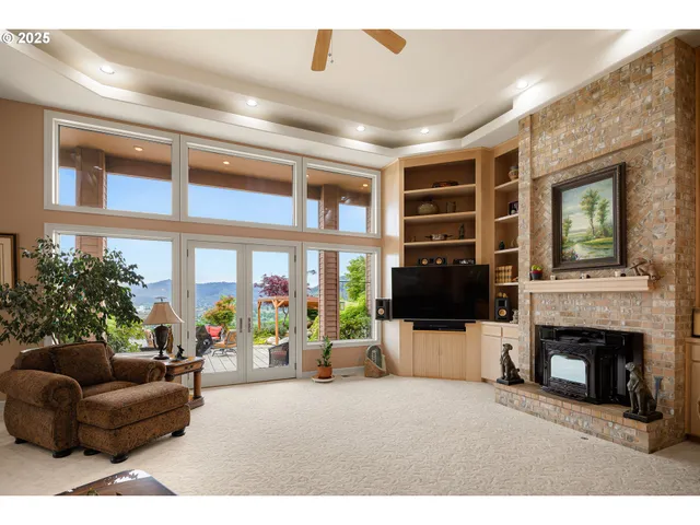 $2,500,000 | 375 Bella Hls Lane, Roseburg, OR 97471