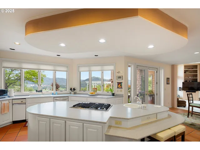 $2,500,000 | 375 Bella Hls Lane, Roseburg, OR 97471