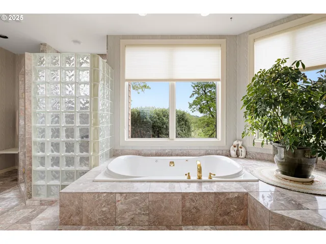 $2,500,000 | 375 Bella Hls Lane, Roseburg, OR 97471