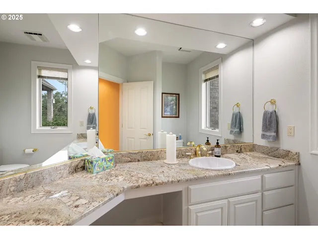 $2,500,000 | 375 Bella Hls Lane, Roseburg, OR 97471