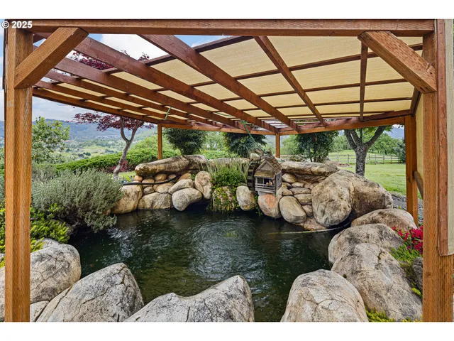 $2,500,000 | 375 Bella Hls Lane, Roseburg, OR 97471