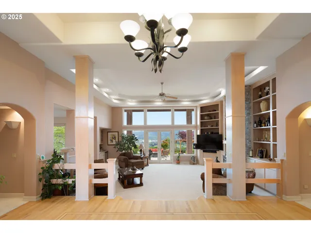 $2,500,000 | 375 Bella Hls Lane, Roseburg, OR 97471