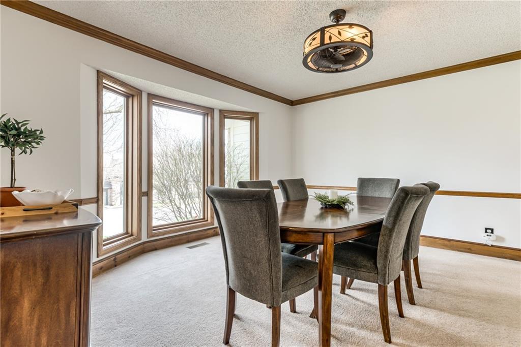 8336 Rosehill Road Lenexa, KS 66215 - Photo 8 of 55