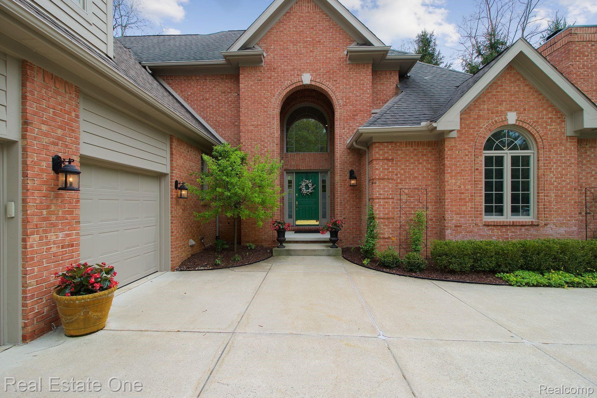 5890 Winans View Court Pinckney, MI 48169 - Photo 5 of 38 10.jpg