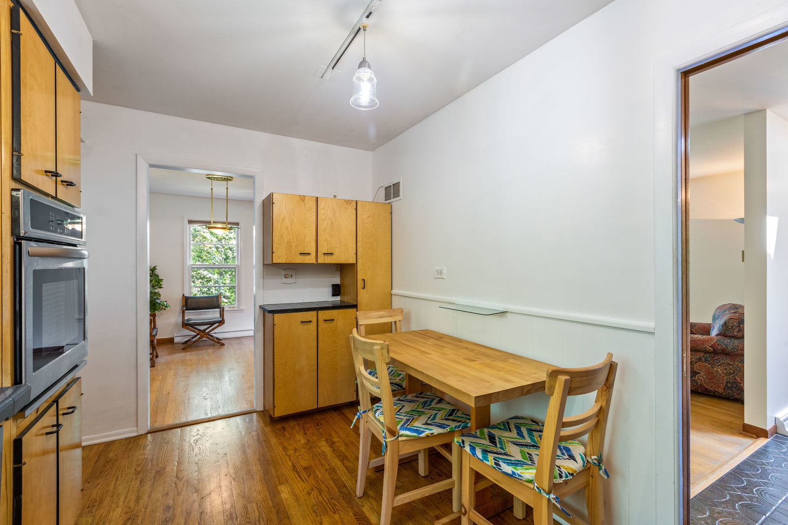 516 Indian Hill Road Deerfield, IL 60015 - Photo 15 of 28 a kitchen with a table chairs refrigerator and a stove