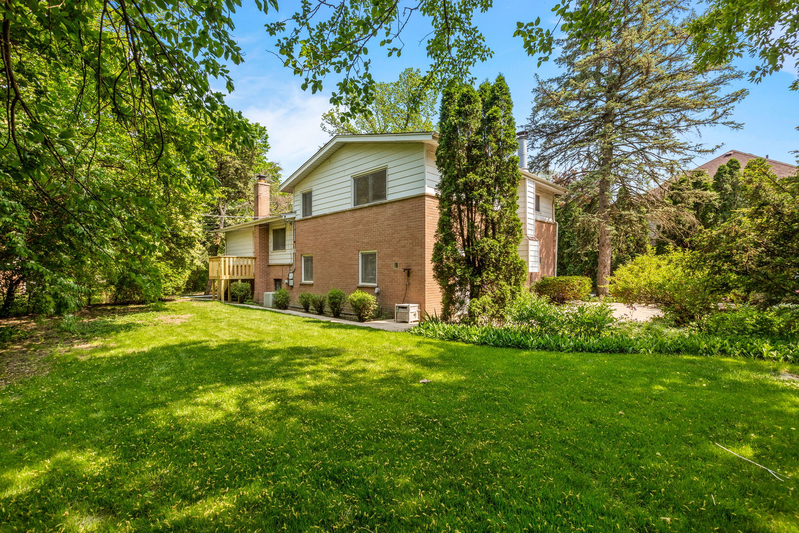 516 Indian Hill Road Deerfield, IL 60015 - Photo 26 of 28 a view of a backyard with plants and large tree