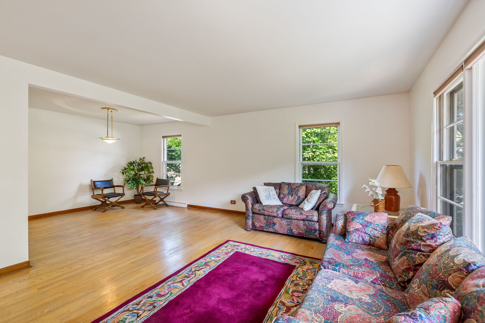 516 Indian Hill Road Deerfield, IL 60015 - Photo 5 of 28 a living room with furniture and a wooden floor