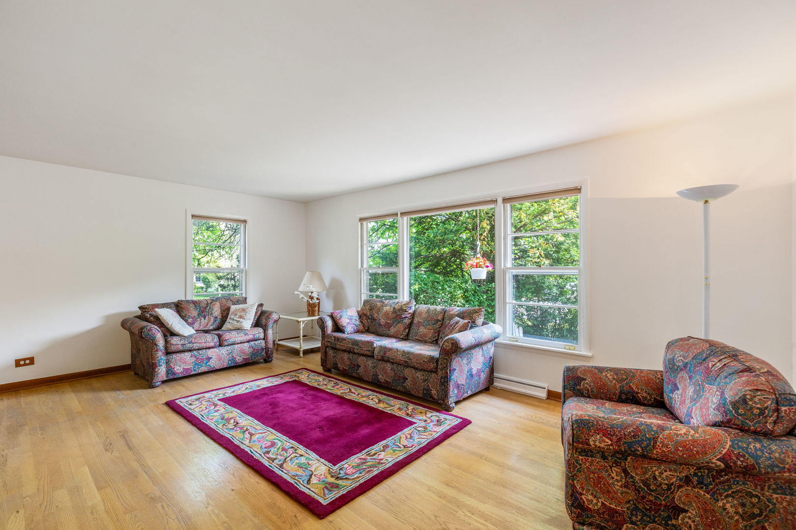 516 Indian Hill Road Deerfield, IL 60015 - Photo 7 of 28 a living room with furniture and a window