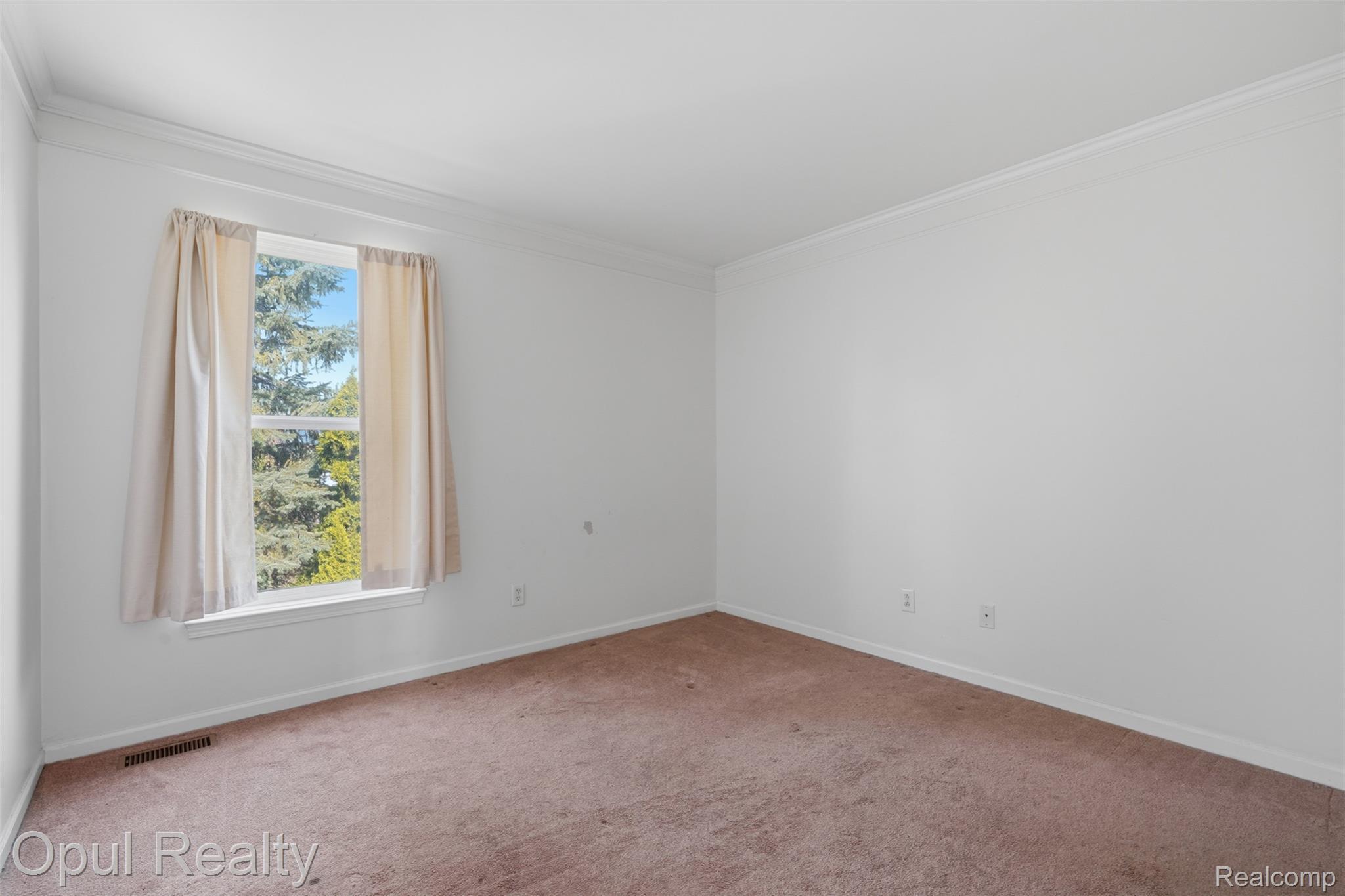 4530 Pond Run Canton, MI 48188 - Photo 31 of 43 Neutral-toned walls paired with crown molding and baseboards