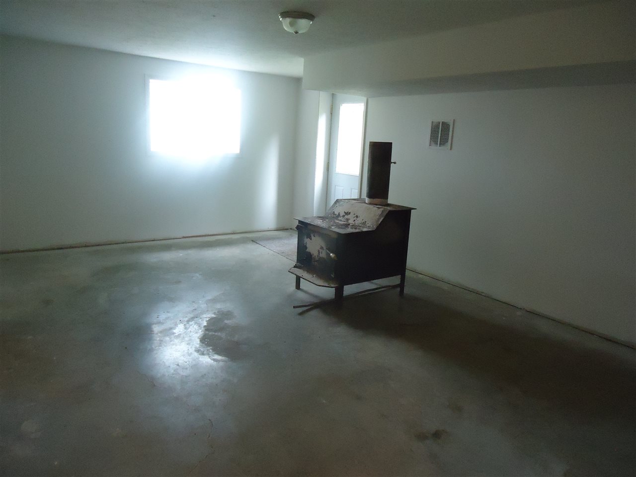 409 Leatherwood Road Bedford, IN 47421 - Photo 12 of 20