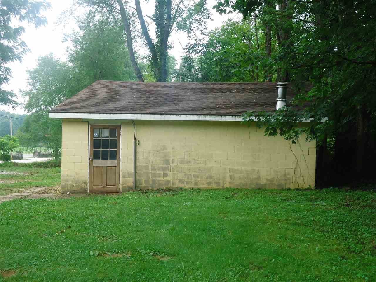409 Leatherwood Road Bedford, IN 47421 - Photo 3 of 20