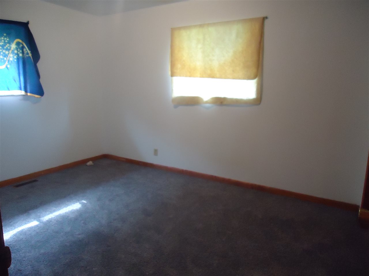 409 Leatherwood Road Bedford, IN 47421 - Photo 7 of 20
