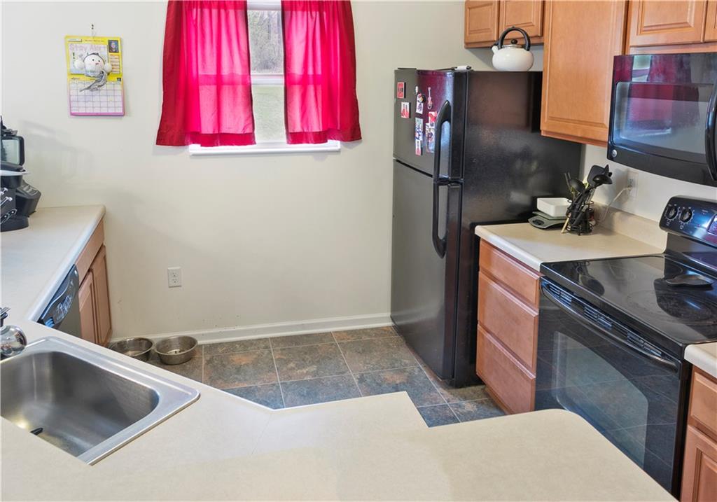 214 West Country Barn Road Houston, PA 15342 - Photo 3 of 14 ALL APPLIANCES WILL BE INCLUDED IN SALE