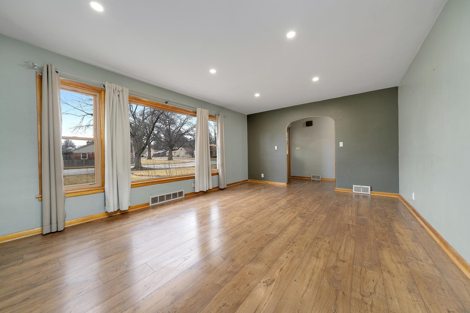 1508 Halsted Road Rockford, IL 61103 - Photo 4 of 32 Gallery Image 4