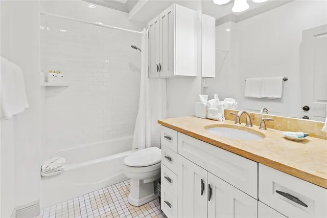 $699,000 | 103 66th Street, Unit 10, Holmes Beach, FL 34217