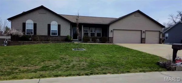 $345,000 | 210 Creekwood Boulevard, Troy, MO 63379