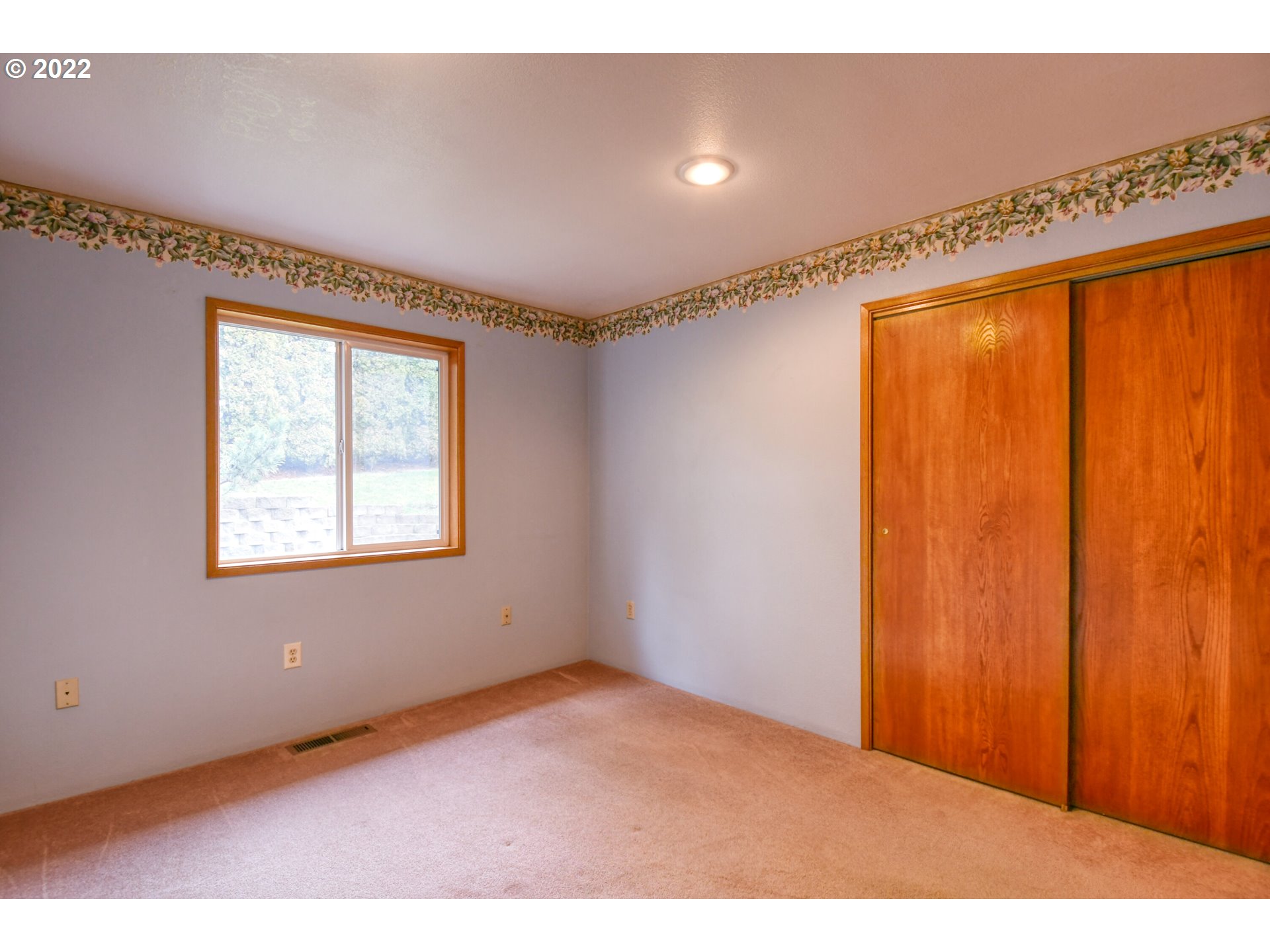 2011 Southwest Quinney Avenue Pendleton, OR 97801 - Photo 23 of 26 a view of an empty room and a window