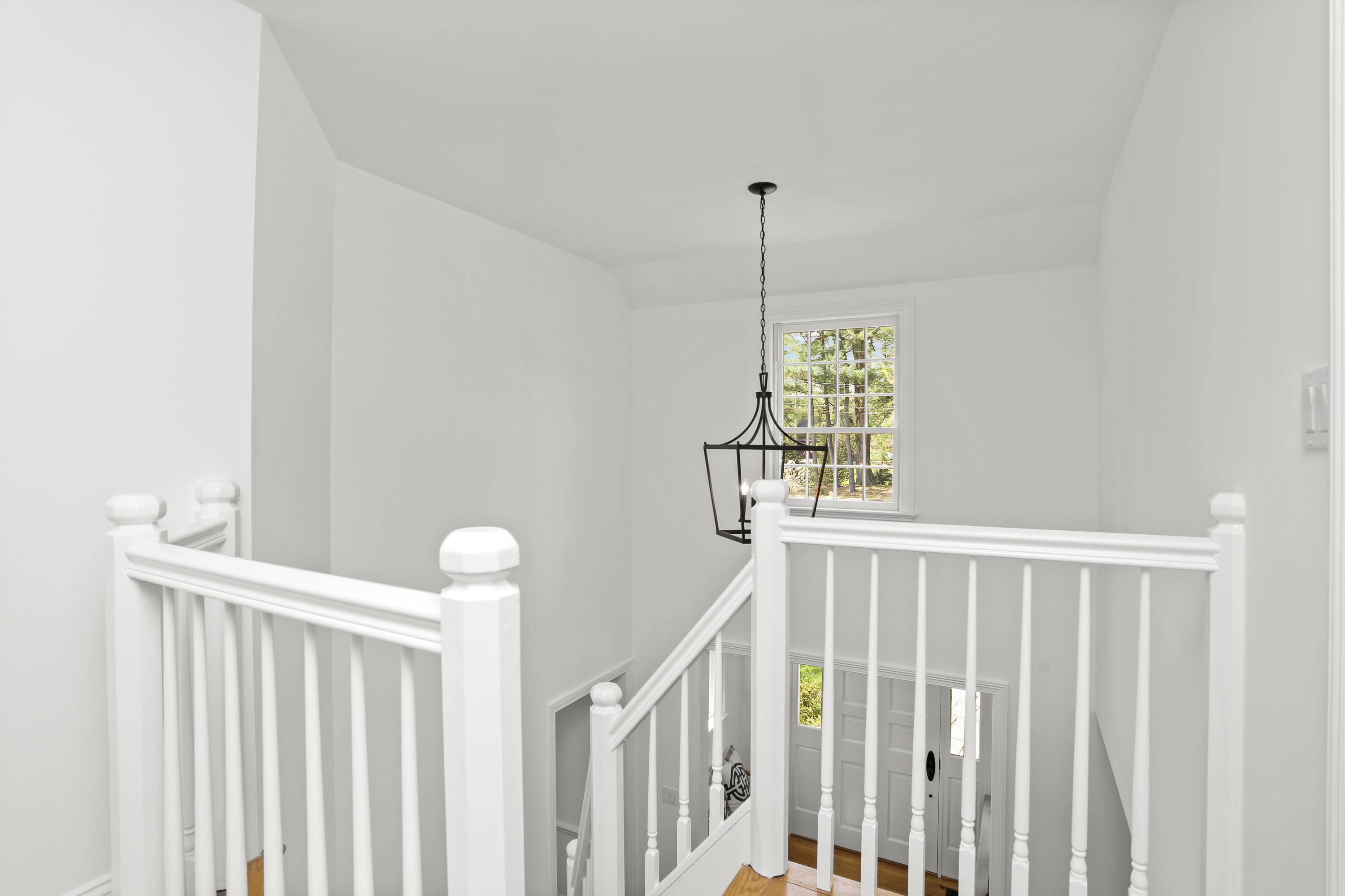 15 Old Farm Road Darien, CT 06820 - Photo 36 of 90 a view of hallway with window