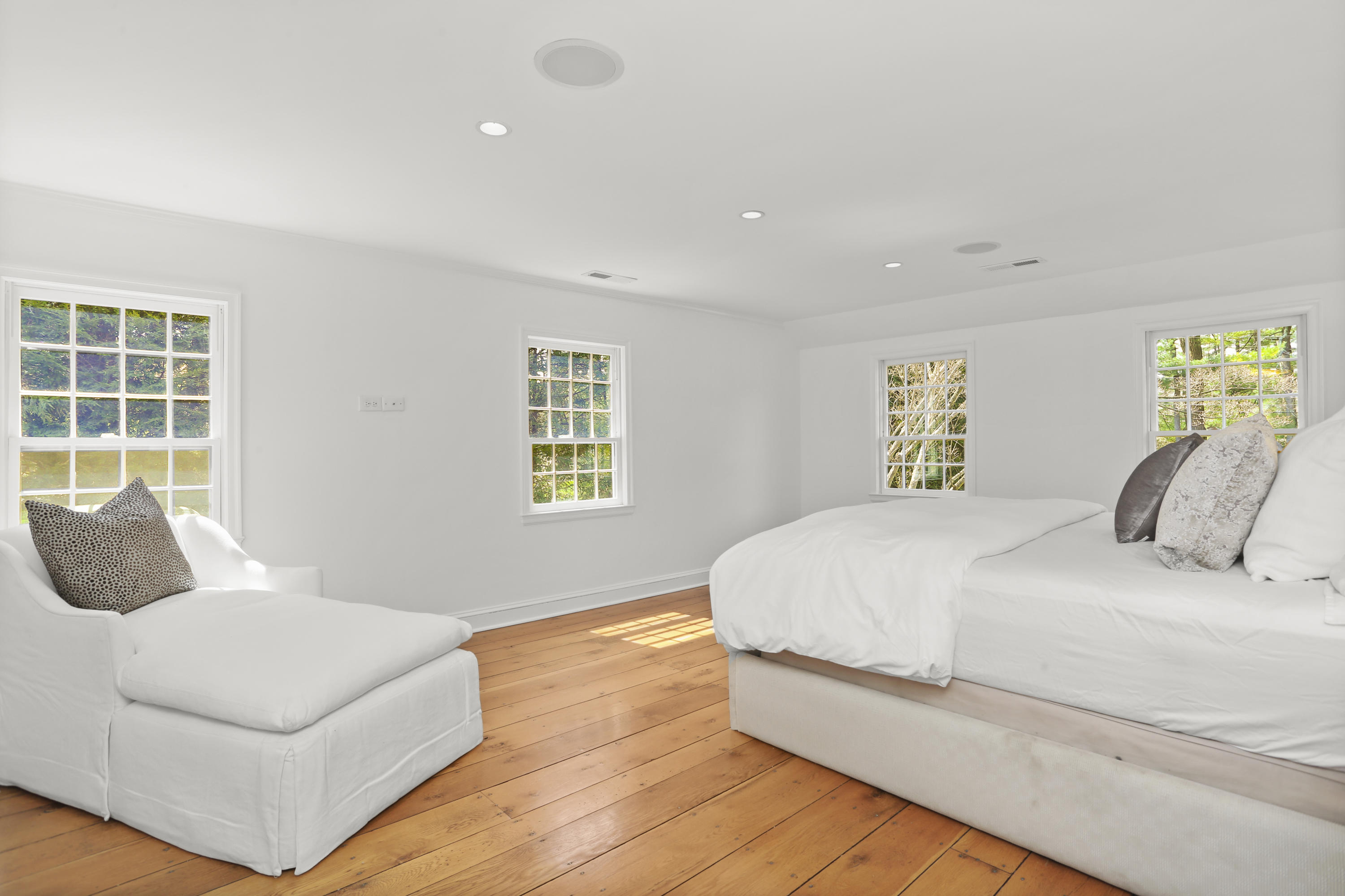 15 Old Farm Road Darien, CT 06820 - Photo 38 of 90 a spacious bedroom with a bed and a window