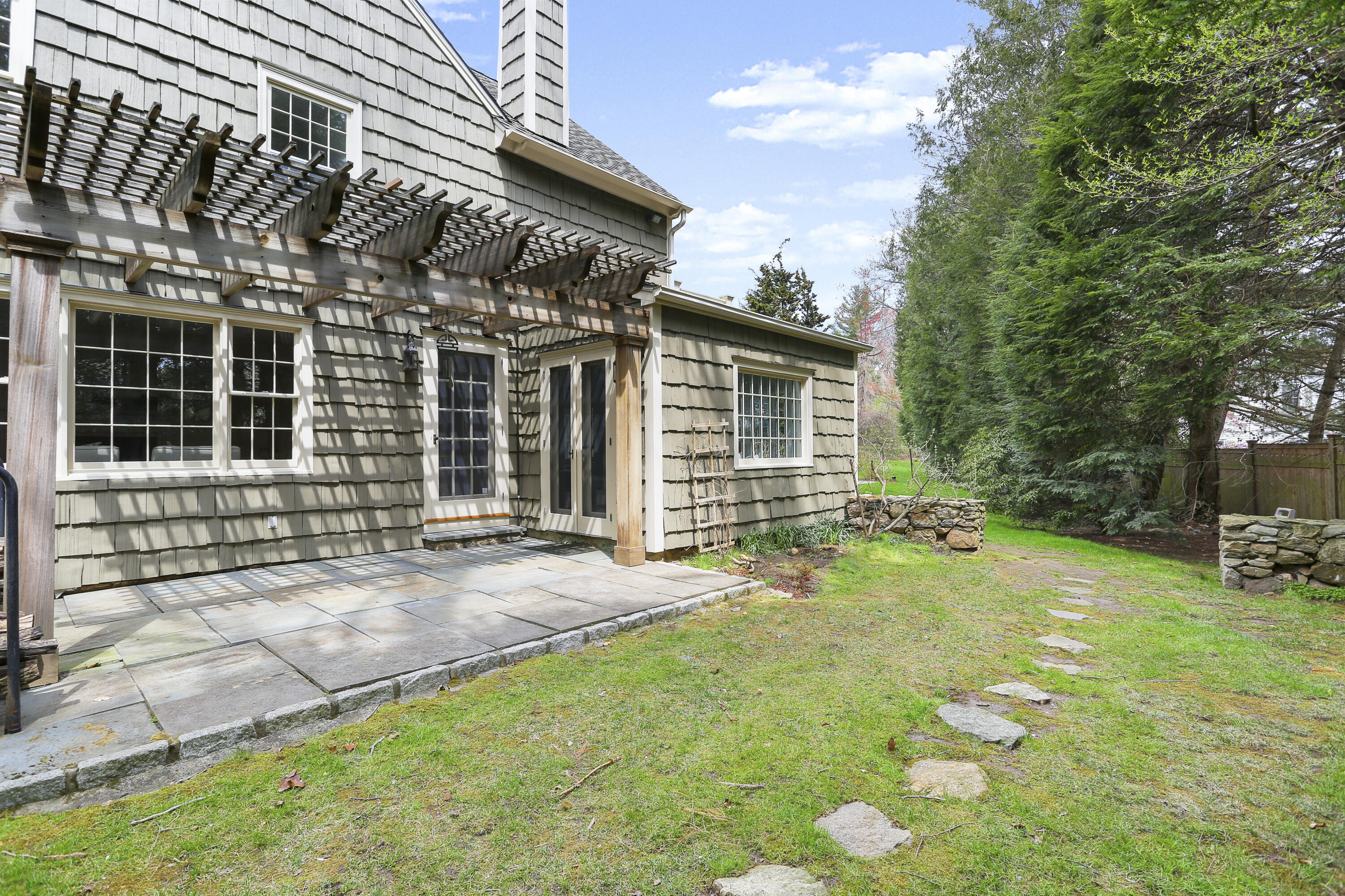 15 Old Farm Road Darien, CT 06820 - Photo 79 of 90 a view of a house with backyard and garden