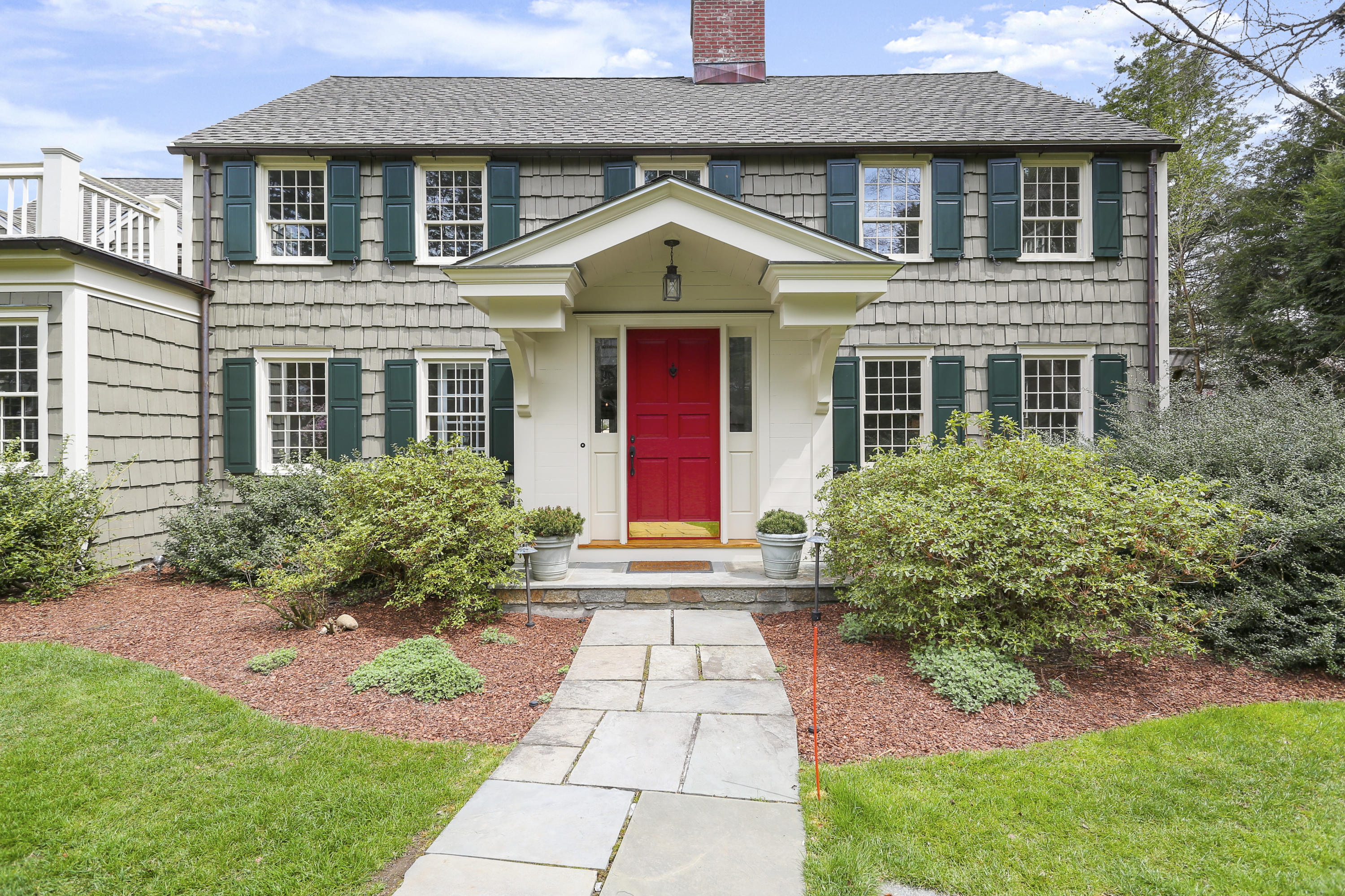 15 Old Farm Road Darien, CT 06820 - Photo 80 of 90 a front view of a house with garden