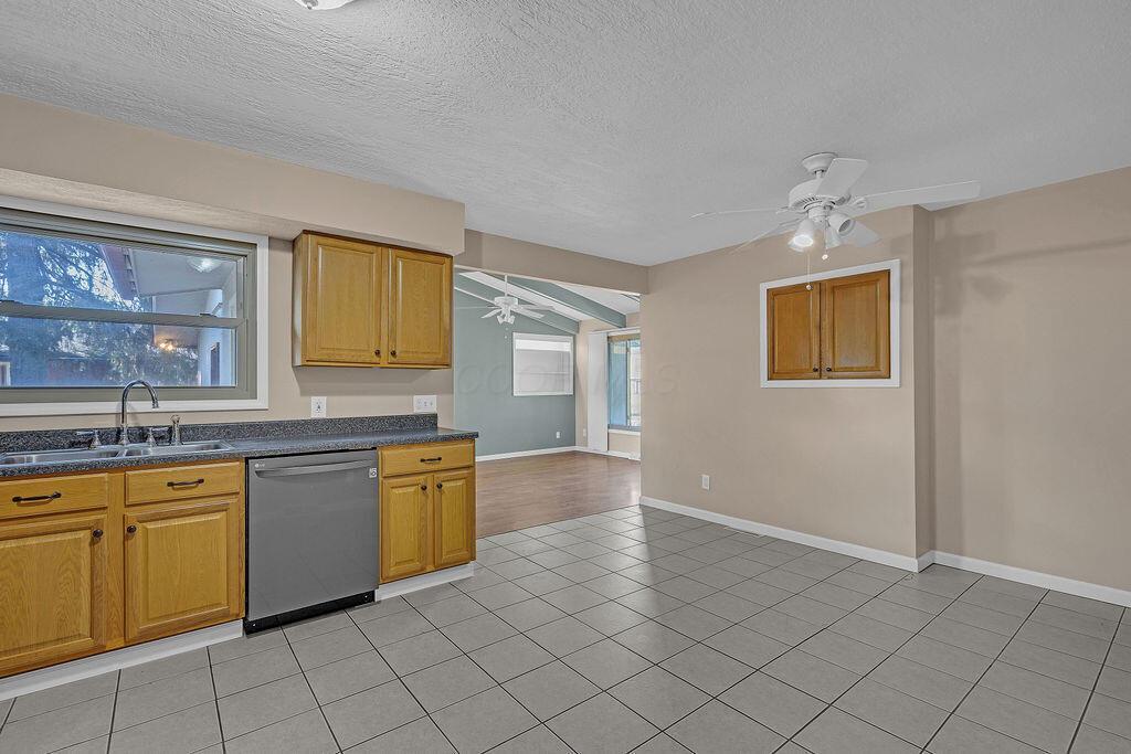 6198 Karl Road Columbus, OH 43229 - Photo 19 of 37 Kitchen