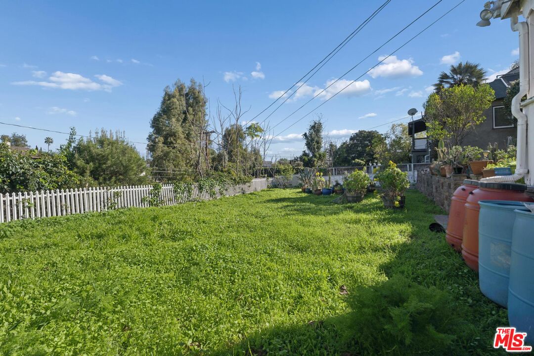 5002 Valley Ridge Avenue View Park, CA 90043 - Photo 38 of 44 a view of a garden
