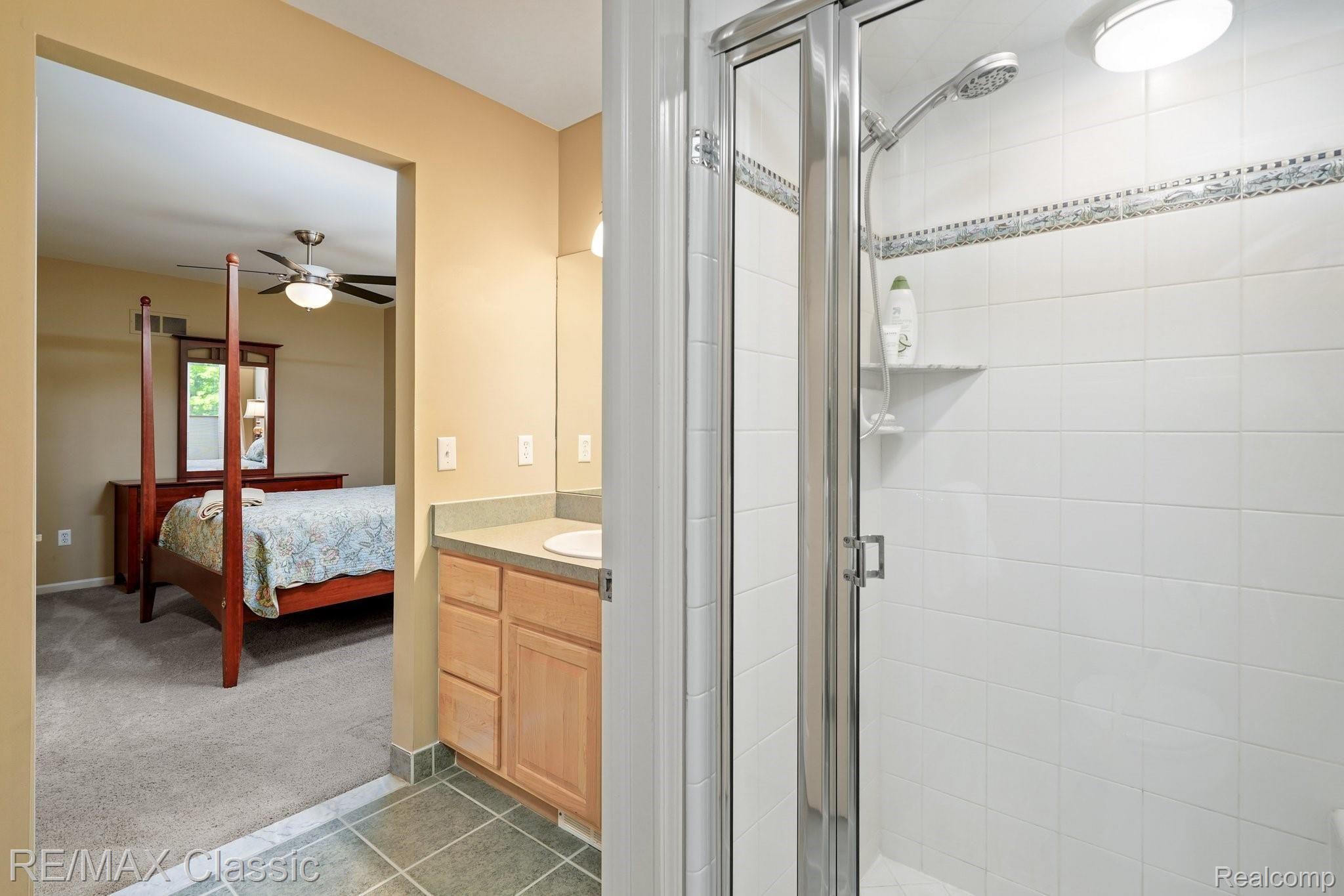 1352 Timber Ridge Court Milford, MI 48380 - Photo 34 of 77 Jack & Jill Bath