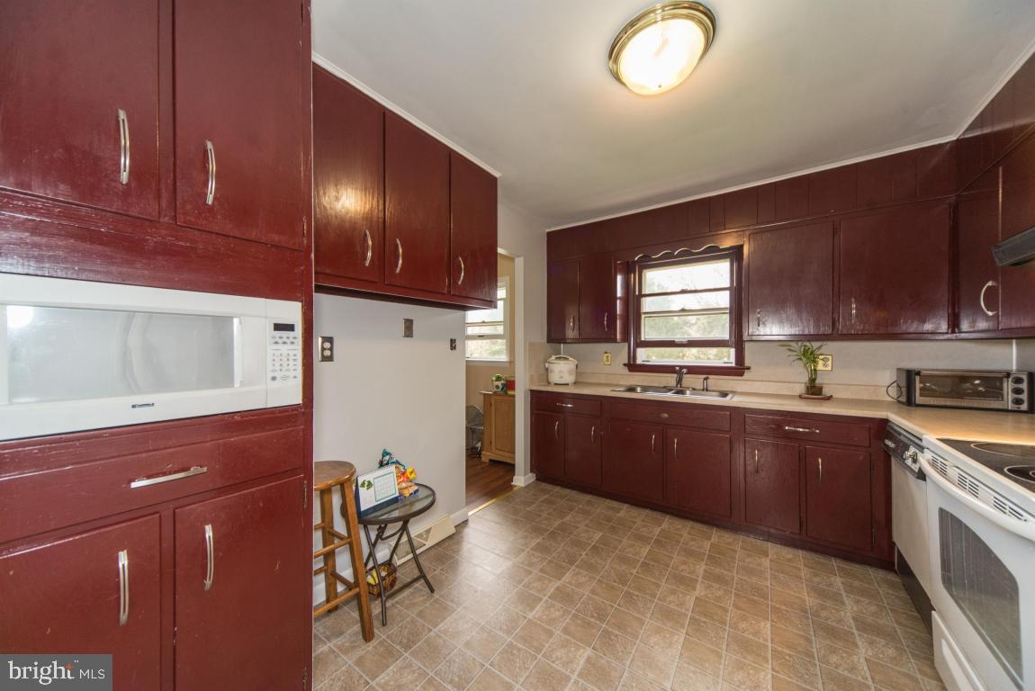 422 Delp Road Lancaster, PA 17601 - Photo 9 of 25 Gallery Image 9