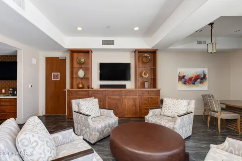 $895,000 | 8 Biltmore Estate, Unit 114, Phoenix, AZ 85016