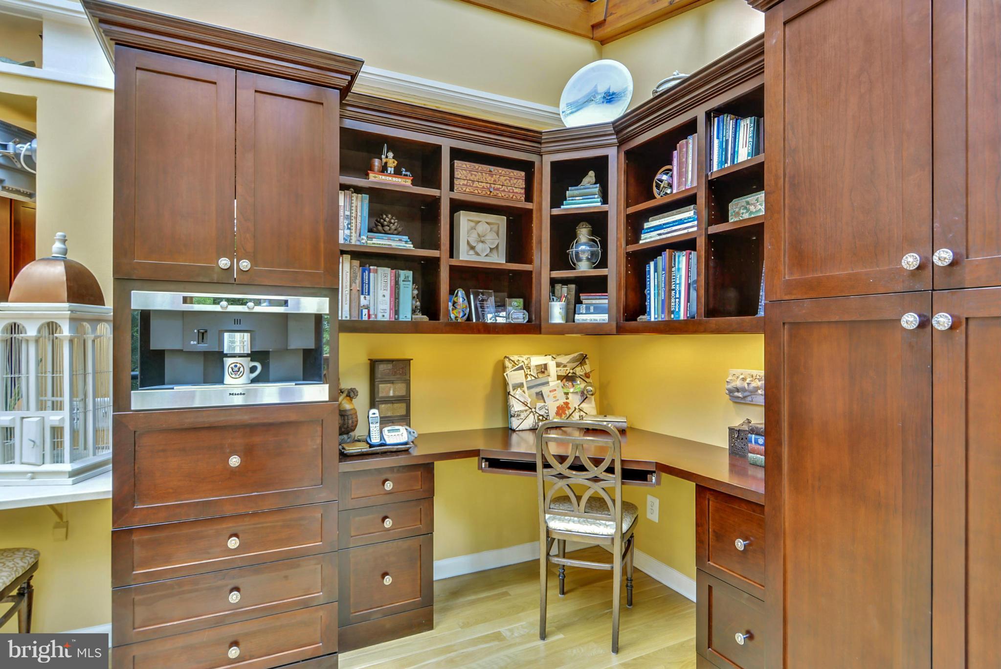 6102 Namakagan Road Bethesda, MD 20816 - Photo 11 of 30 Interior (General)