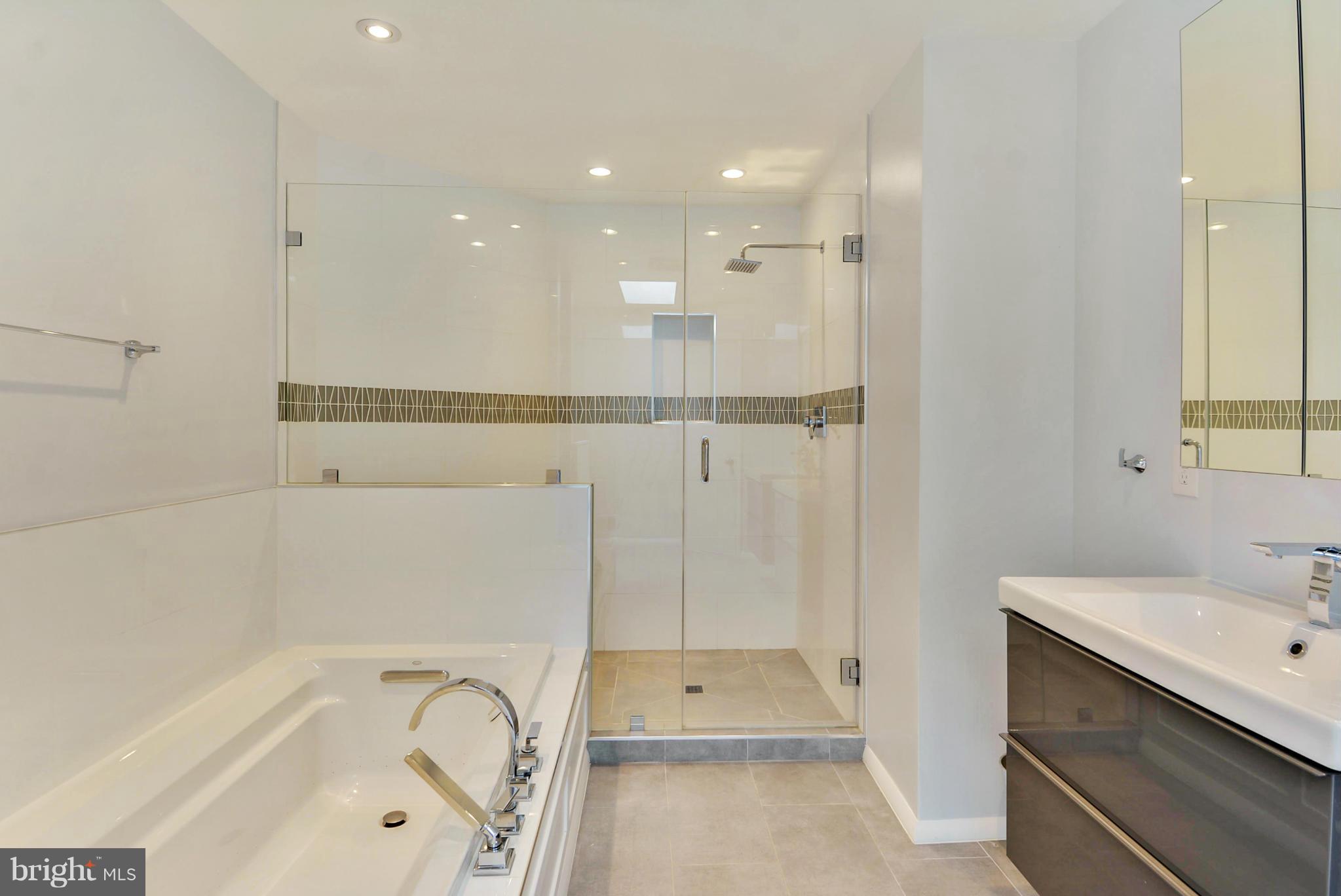 6102 Namakagan Road Bethesda, MD 20816 - Photo 20 of 30 Bath (Master)