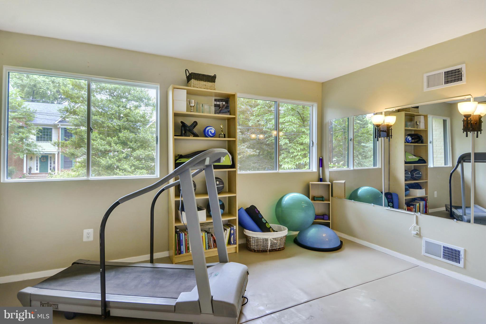 6102 Namakagan Road Bethesda, MD 20816 - Photo 25 of 30 Bedroom