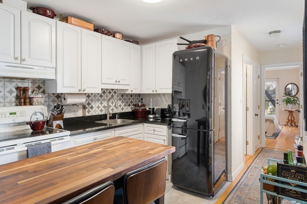 9 Hancock Street, Unit 4 Boston, MA 02114 - Photo 3 of 10